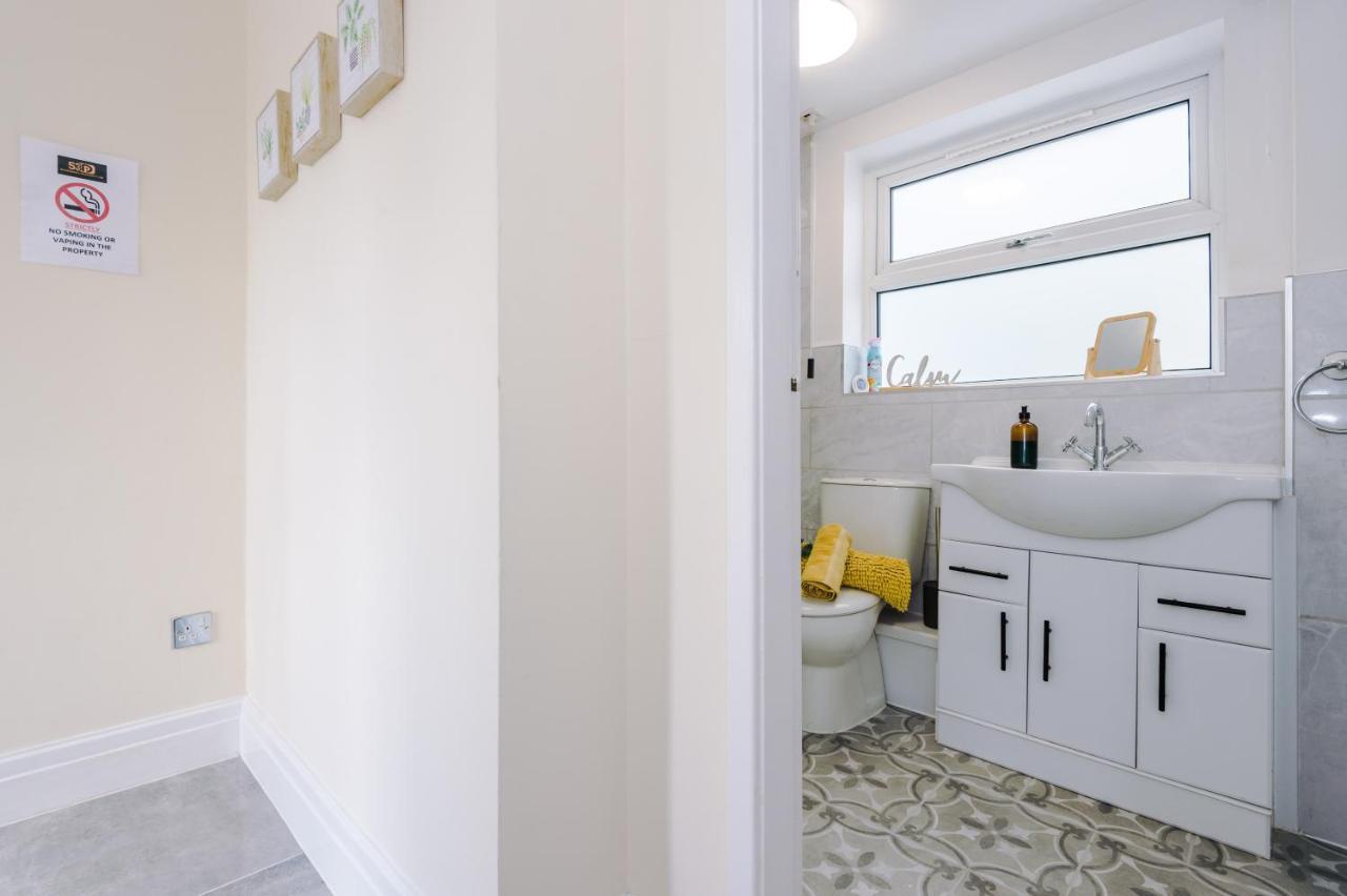 Charming 3-Bed Cottage In Chester, Ideal For Families & Workers, Free Parking - Sleeps 7 Eksteriør bilde