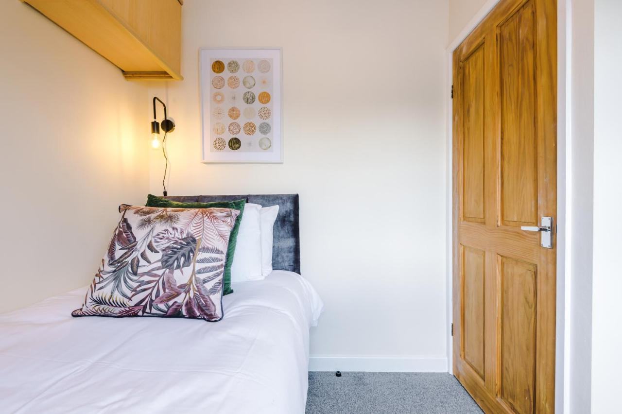Charming 3-Bed Cottage In Chester, Ideal For Families & Workers, Free Parking - Sleeps 7 Eksteriør bilde
