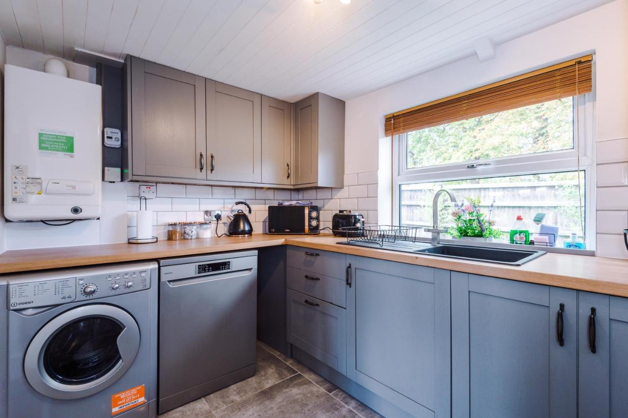 Charming 3-Bed Cottage In Chester, Ideal For Families & Workers, Free Parking - Sleeps 7 Eksteriør bilde