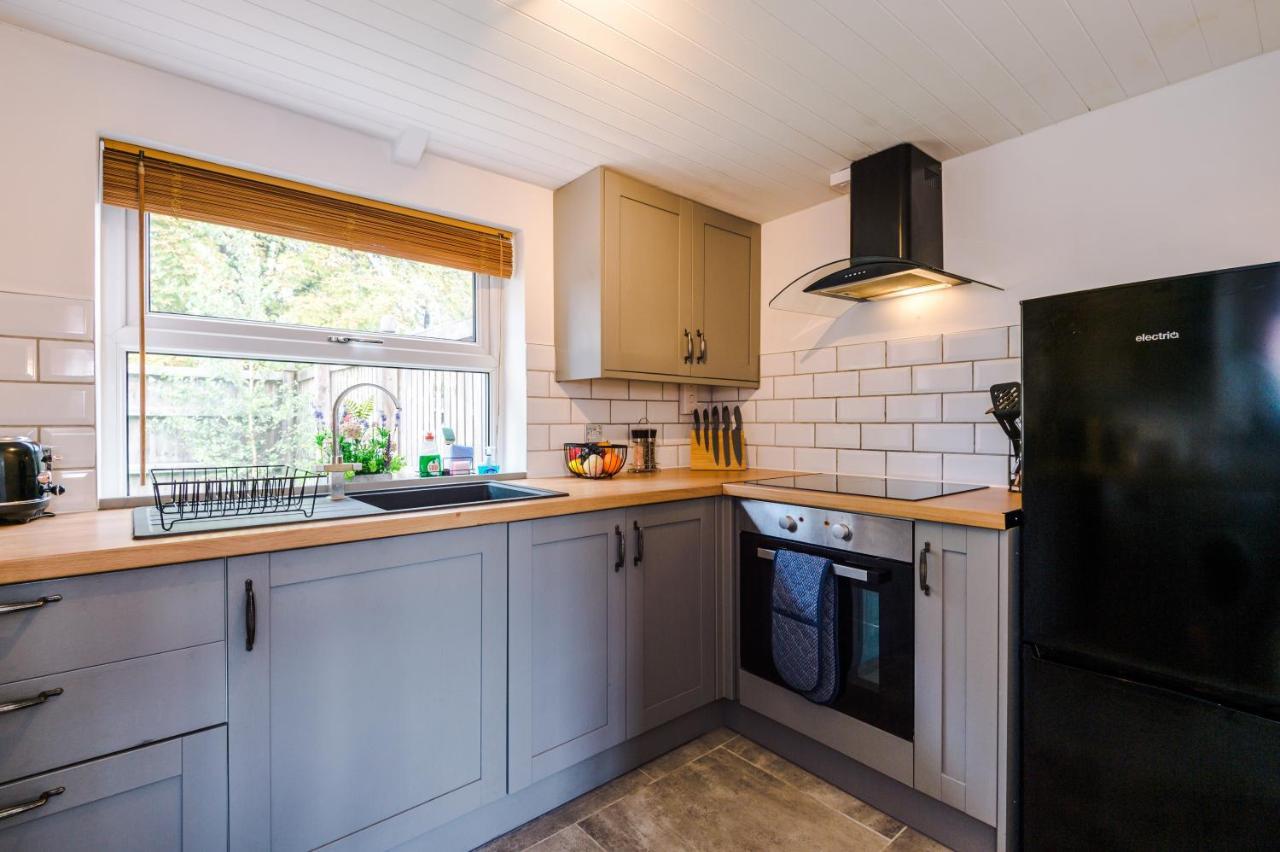 Charming 3-Bed Cottage In Chester, Ideal For Families & Workers, Free Parking - Sleeps 7 Eksteriør bilde